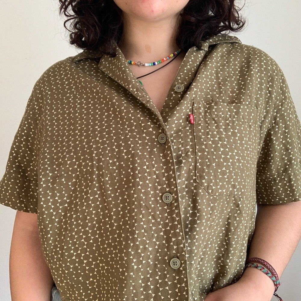 Levi’s green cropped collard shirt